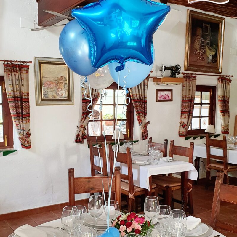 centro de mesa con globos de estrella azul