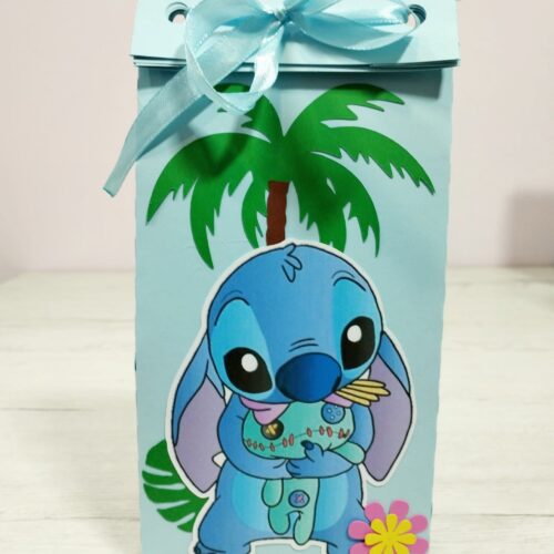 caja dulce tematizada con Stitch abrazando muñeco